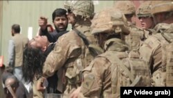 آرشیف - نیروهای بریتانیایی در میدان هوایی کابل