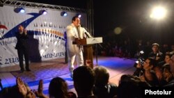 Armenia - Prosperous Armenia Party leader Gagik Tsarukian speaks at an election campaign rally in Ararat, 8Nov2013.