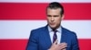 Shefi i Pentagonit, Pete Hegseth duke mbajtur fjalimin në Virxhinia më 30 shtator.