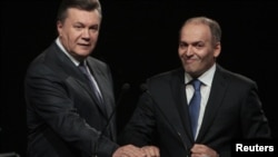 Виктор Янукович 9л) и Виктор Пинчук (п)