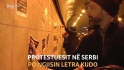 Protesta anti-Vuçiq përmes letrave ngjitëse
