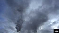 Фабрички оџаци ја загадуваат животната средина 
