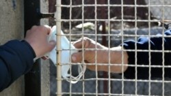 Ispred jedne od bolnica u BiH