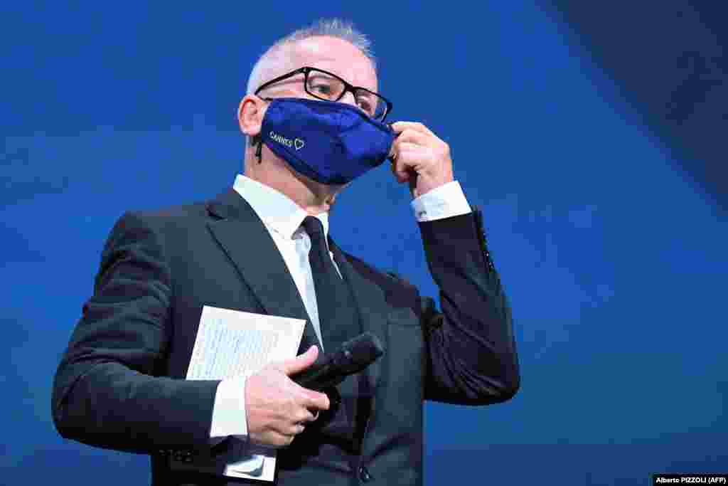 Director of the Cannes International Film Festival, Thierry Fremaux takes off his face mask prior to deliver a speech during the opening ceremony on the opening day of the 77th Venice Film Festival, on September 2, 2020 at Venice Lido, during the COVID-19 infection, caused by the novel coronavirus.