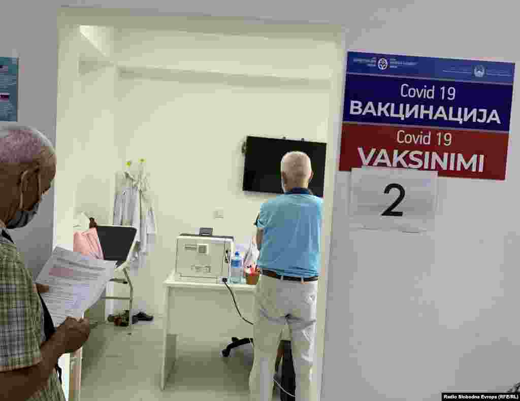 МАКЕДОНИЈА - Во последните 24 часа се регистрирани 21 нов случај на заразени со ковид-19, од направени 3.227 тестирања, соопшти Министерството за здравство, согласно податоците од Институтот за јавно здравје. Во Тетово има 11 нови случаи, во Скопје и Куманово по 3, Струга -2, Гостивар и Штип по еден нов случај.