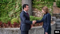 Илустрација, премиерот Зоран Заев со новата амбасадорка Кејт Мари Брнс.