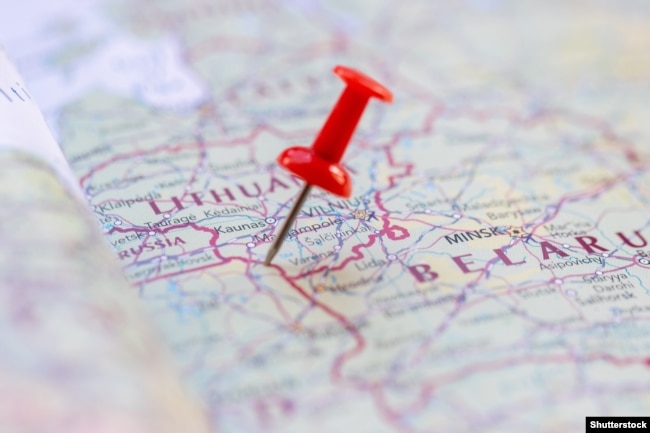 Сувальський коридор, позначений червоною шпилькою, — стратегічна територія в Польщі, яка з'єднує країни Балтії з Польщею, водночас розділяючи Калінінградську область Росії