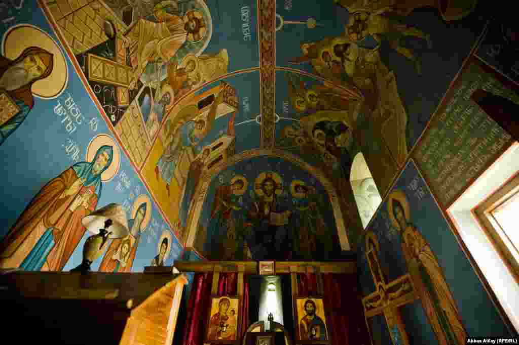 Monastrda ibadət otaqlarından biri.