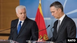 NATO Secretary-General Jens Stoltenberg (right) met with Montenegrin Prime Minister Dusko Markovic in Brussels on January 26.