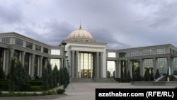 Aşgabat. Milli howpsuzlyk institynyň binasy. 