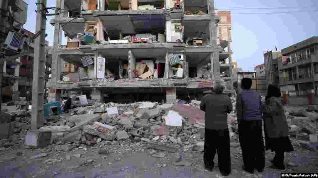 Разрушения в результате подземных толчков в провинции Керманшах.