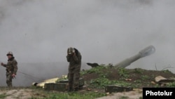 Nagorno-Karabakh - Karabakh Armenian troops fire rounds from a howitzer in the Martakert district, 3Apr2016.