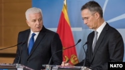Ілюстрацыйнае фота. Прэм'ер-міністар Чарнагорыі Душка Маркавіч і генэральны сакратар NATO Енс Столтэнбэрг на прэс-канфэрэнцыі ў Брусэлі. 26 студзеня 2017 году