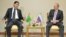 Türkmenistanyň prezidenti Gurbanguly Berdimuhamedow (çepde) we Orsýetiň prezidenti Wladimir Putin Eýranyň paýtagty Tähranda duşuşýarlar. 23-nji noýabr, 2015 ý.