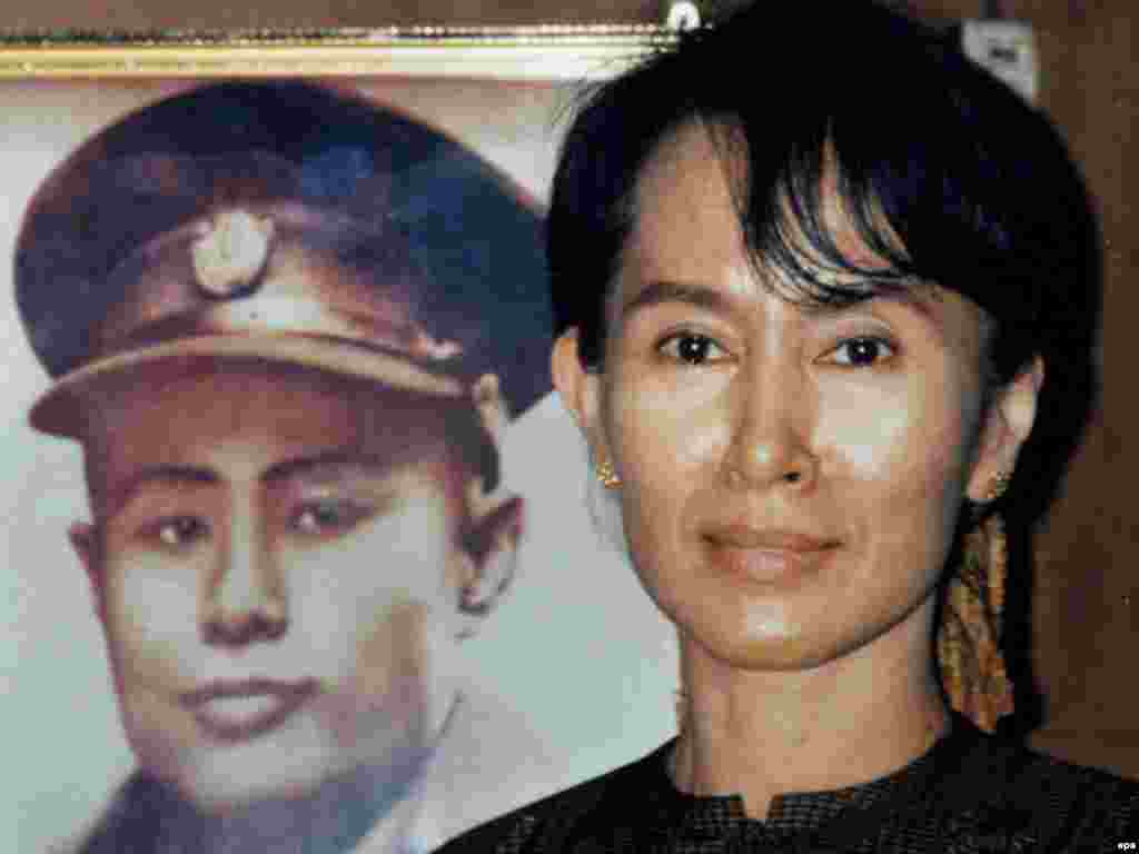 Myanmar -- Nobel laureate and Myanmar Opposition party National League for Democracy (NLD) leader Aung San Suu Kyi (R) posing with a picture of Bogyoke Aung San, known as the father of Myanmar's independence movement, 2002 - epa01729577 epa00745782 (FILES) A file picture dated 2002 shows Nobel laureate and Myanmar Opposition party National League for Democracy (NLD) leader Aung San Suu Kyi (R) posing with a picture of Bogyoke Aung San, known as the father of Myanmar's independence movement. Myanmar opposition leader Aung San Suu Kyi was taken to Yangon's notorious Insein Prison on 14 May 2009 to face charges of allowing a US national to visit her in her Yangon home where she has been under detention for six years. EPA/NLD