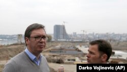 Siniša Mali koji je sa mjesta gradonačlenika Beograda imenovan za ministra finansija i Aleksandar Vučić na jendom od gradilišta