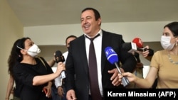 Лидер партии «Процветающая Армения» Гагик Царукян в парламенте, 16 июня 2020 г.