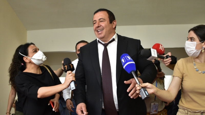 Liderul principalului partid de opoziție din Armenia, acuzat de mituire a alegătorilor, a fost arestat preventiv