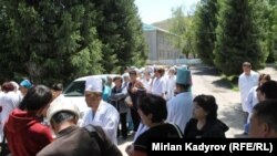 Митинг врачей в Нарыне. 