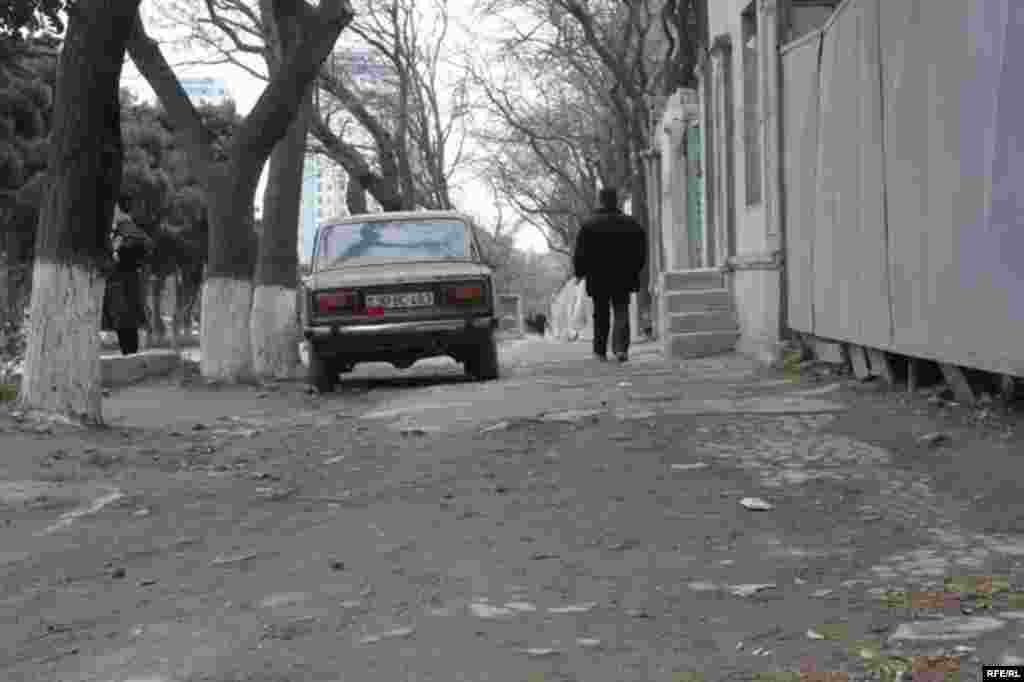 Bakının maşınla dolu səkiləri #2