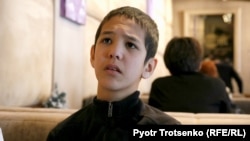 12-летний Аслан, у которого диагностировали расстройство аутистического спектра. Алматы, 23 декабря 2018 года.