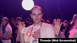 Кірыл Плышэўскі на канцэрце швэдскай сьпявачнкі Зары Ларсан ў Берліне ў 2025 годзе