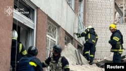 نیرو های امداد رسانی در محل رویداد حمله روسیه به اوکراین 
