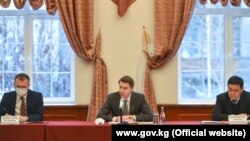 Премьер-министрдин милдетин аткаруучу биринчи вице-премьер-министр Артем Новиков Экономикалык реформалар боюнча кеңештин жыйынын өткөрүүдө.