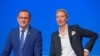 Tino Chrupalla, co-lider Alternativa pentru Germania (AfD )și Alice Weidel, președinta AfD, stau pe podium în timpul unui congres al partidului AfD în Riesa, Germania, 17 iunie, 2022