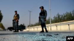 Сотрудники сил безопасности у территории университета в Кабуле. Иллюстративное фото