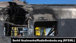 ფოტო არქივიდან. კიევზე რუსეთის ჯარების შეტევის შედეგად განადგურებული მატარებლის ვაგონი 