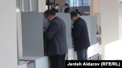 Один из избирательных участков в Кыргызстане. Иллюстративное фото.
