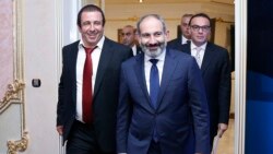 Armenia - Prime Minister Nikol Pashinian (C) arrives for a business forum organized by Gagik Tsarukian (L), October 26, 2018.