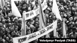 Багатолюдний мітинг у Львові 25 вересня 1990 року