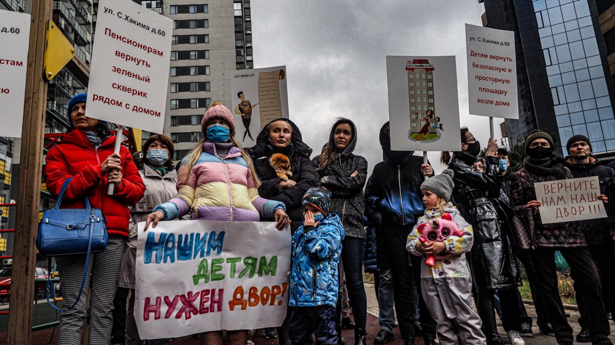 Продолжают уплотнять. Жители Казани против застройки двора