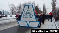 Празднование Дня национального головного убора (ак-калпака) в Оше, март 2017 года.