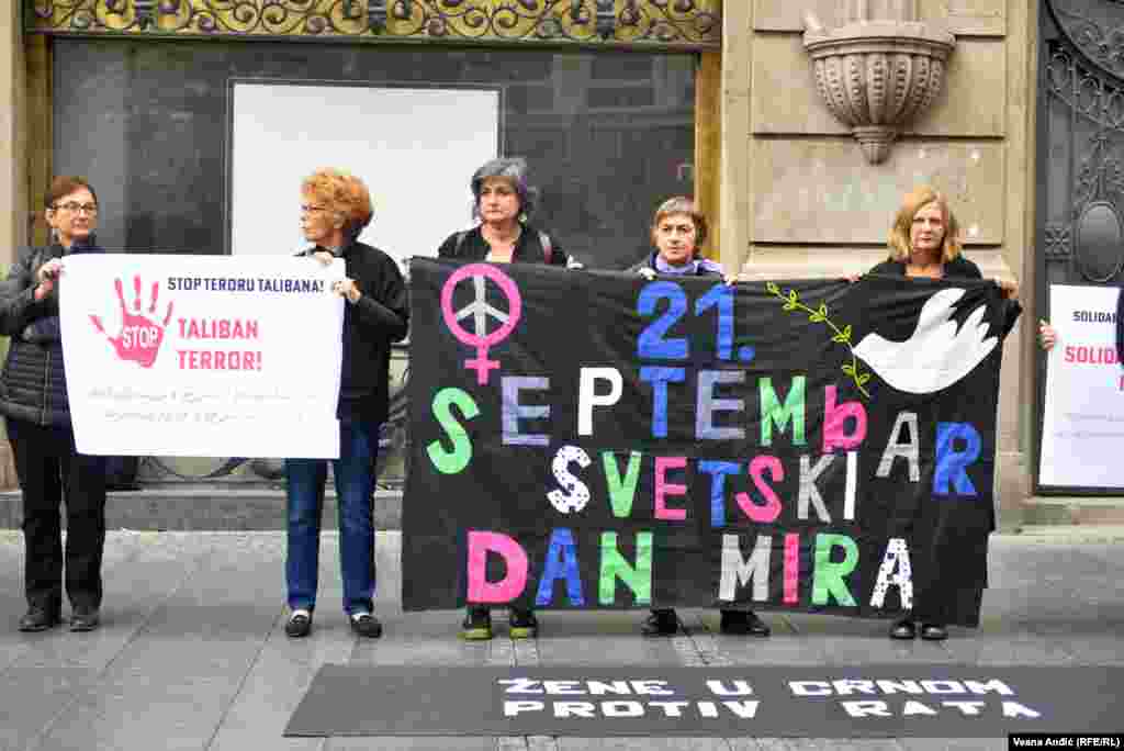 Povod za održavanje protesta je Međunarodni dan mira koji se obeležava 21. septembra, prema rečima Staše Zajović, aktivistkinje &bdquo;Žena u crnom&ldquo;. &nbsp;
