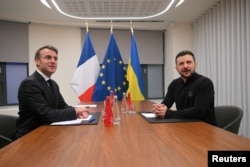 Președintele francez Emmanuel Macron a discutat cu omologul său ucrainean Volodimir Zelenski despre posibilitatea de a trimite trupe de pace în Ucraina. Bruxelles, 18 decembrie.