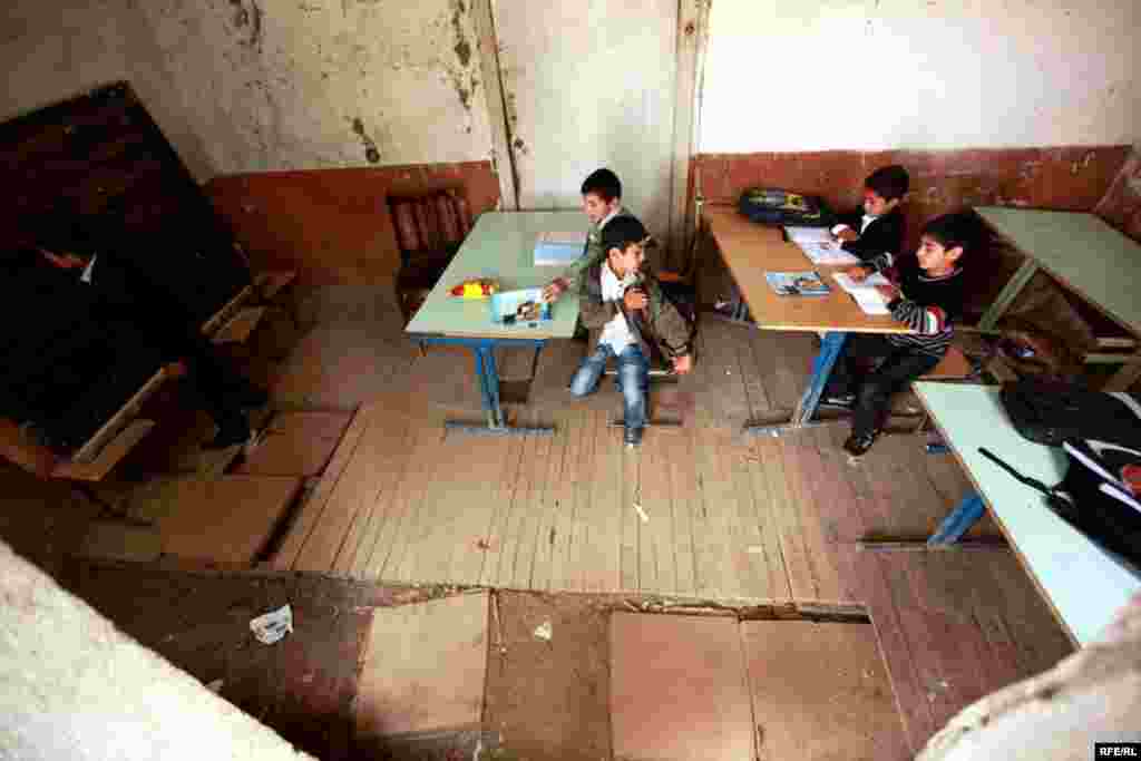 Ucqarlarda bəzi məktəblər #25