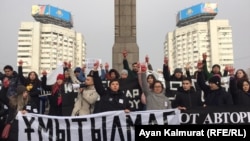 Almatyda ýöriş geçirýän aktiwistler. 16-njy dekabr, 2019 ý.