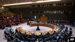  Membrii Consiliului de Securitate al Națiunilor Unite de la New York votează o rezoluție care cere încetarea imediată a focului în Gaza. 