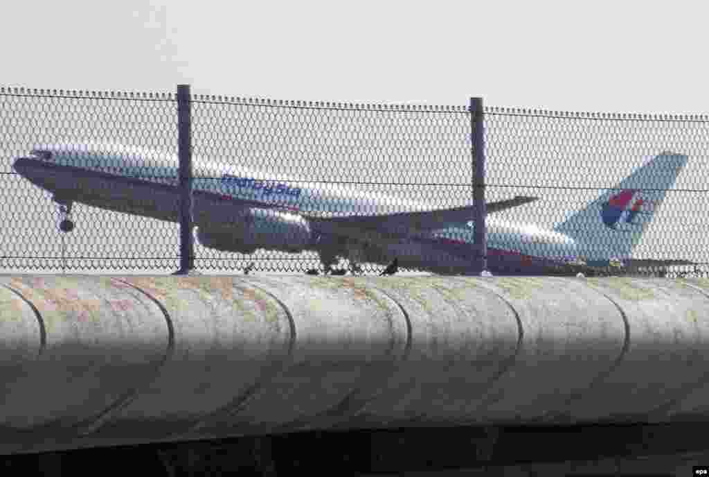 A photo reported to be of Malaysia Airlines flight MH17 as it took off from Schiphol airport near Amsterdam on July 17, 2014.