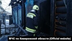 На месте смертельного пожара в городе Мариинск Кемеровской области