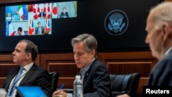 Президент США Джо Байден и госсекретарь США Энтони Блинкен на видеовстрече с лидерами G7 для обсуждения нападения Ирана на Израиль. Вашингтон, 14 апреля 2024 года