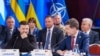 Литва, Вільнюс, 2 червня 2025 року, саміт «Бухарестської дев’ятки». У першому ряду: президент України Володимир Зеленський (л) та президент Румунії Нікушор Дан (п)
