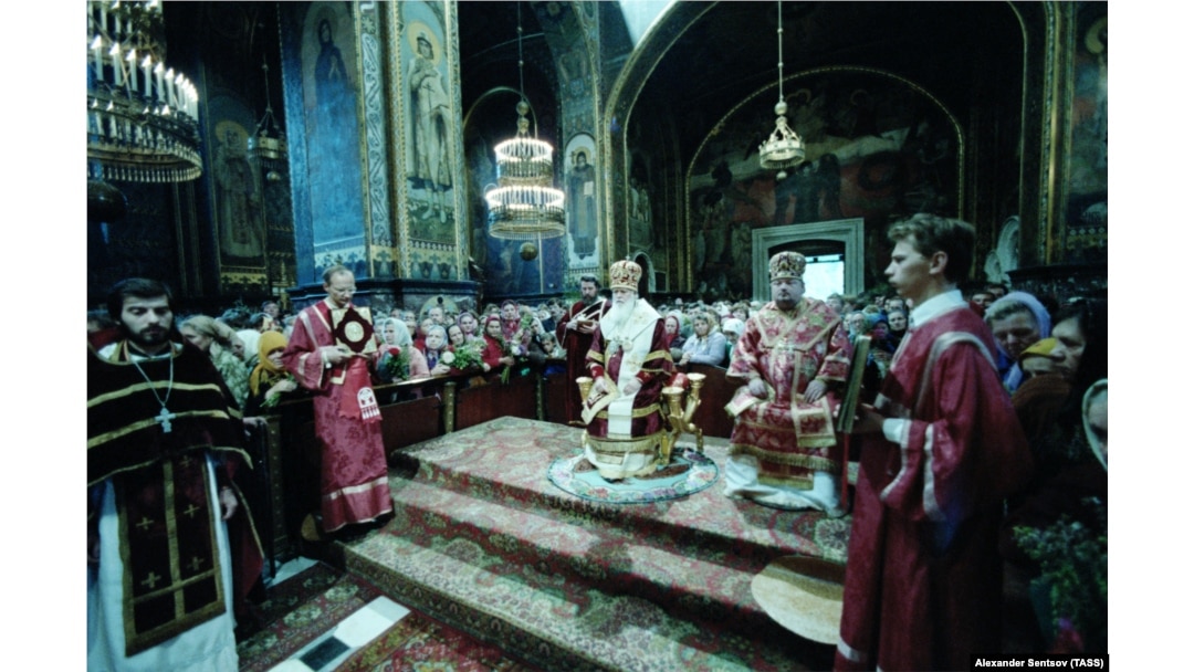 Екзарх України, митрополит Київський і Галицький Філарет під час богослужіння у Володимирському соборі. Київ, 1 вересня 1987 року