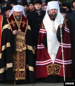 Глави двох церков – УГКЦ Святослав Шевчук (ліворуч) і ПЦУ Епіфаній (прворуч) – під час вшанування жертв Голодомору-геноциду в Україні 1932–1933 років. Київ, 23 листопада 2019 року