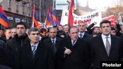 Armenia -- Former President Levon Ter-Petrosian (C) leads an opposition demonstration in Yerevan, 17Mar2011.