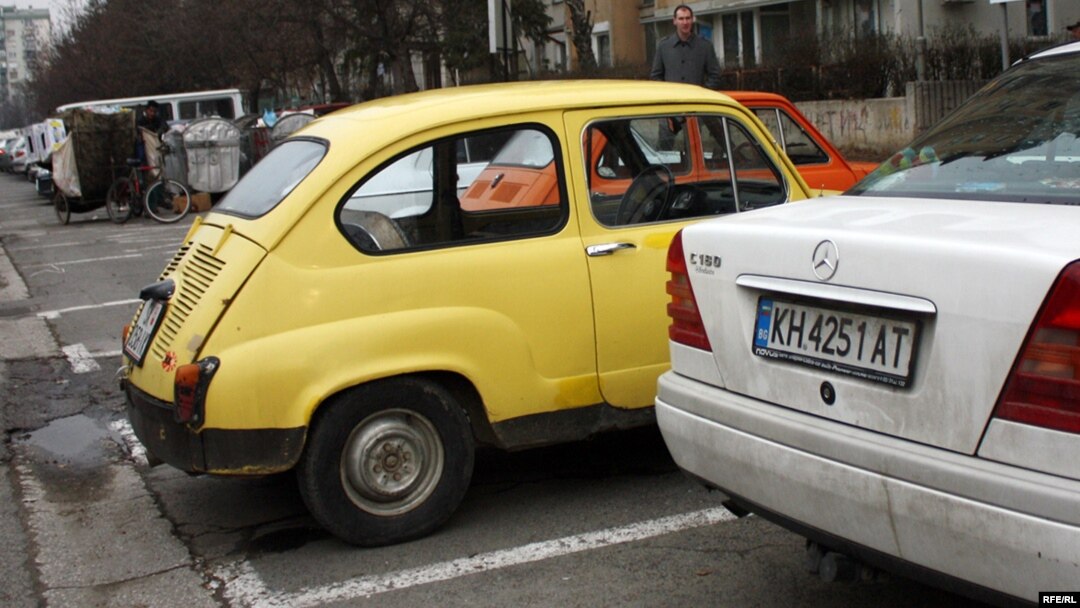 Илустрација, паркирани коли.