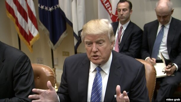Дональд Трамп встречается в Белом доме с руководителями американских компаний 23 января 2017 года